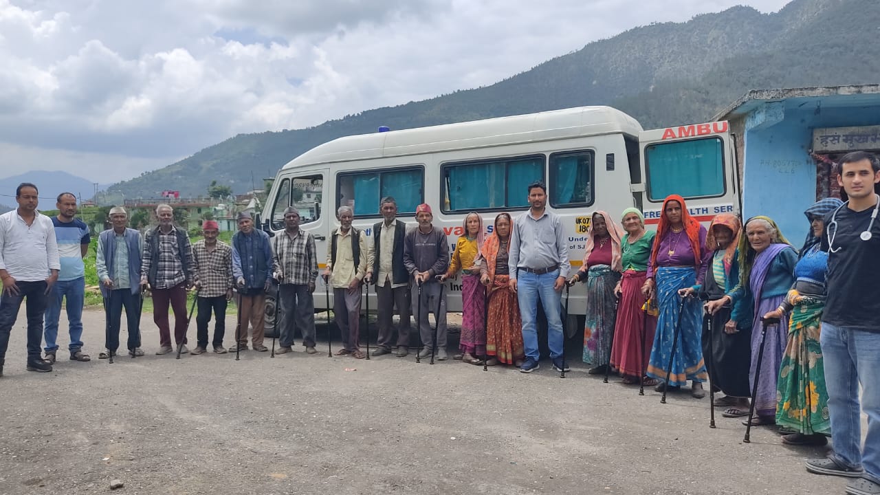 हेल्पेज इंडिया द्वारा स्वास्थ्य शिविर का आयोजन कर निशुल्क स्वास्थ्य जांच एवं दवाइयां वितरित की गई