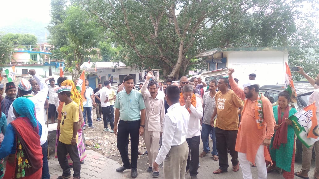 Congress gears up for by-elections, veteran leaders come out to campaign