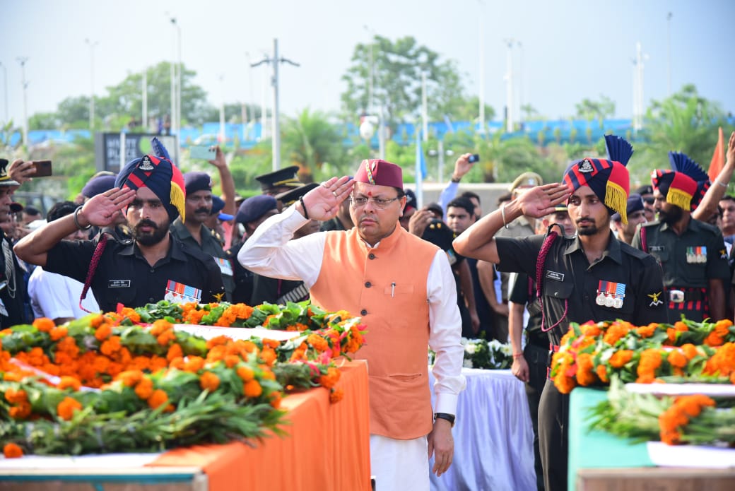 Chief Minister paid tribute with tearful eyes to five soldiers of Uttarakhand who were martyred in Kathua, Jammu.