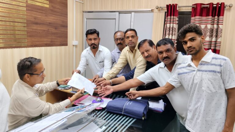 नगर निगम वार्ड 29 के समाजसेवी विकास नेगी ने क्षेत्र में व्याप्त समस्याओं को लेकर उप जिलाधिकारी को सौपा ज्ञापन