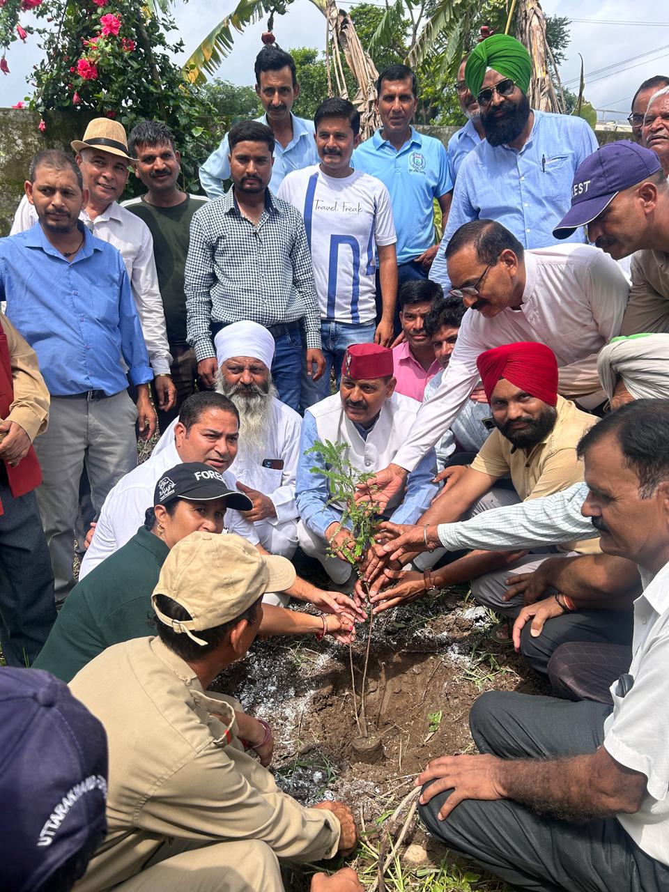 Doiwala MLA Brijbhushan Gairola planted trees in the program "One tree in the name of mother" on the occasion of Harela festival.