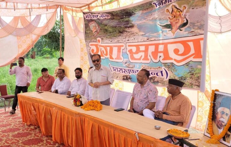 विधायक मुन्ना सिंह चौहान व गंगा समग्र उत्तराखंड प्रान्त द्वारा किया गया वृक्षारोपण