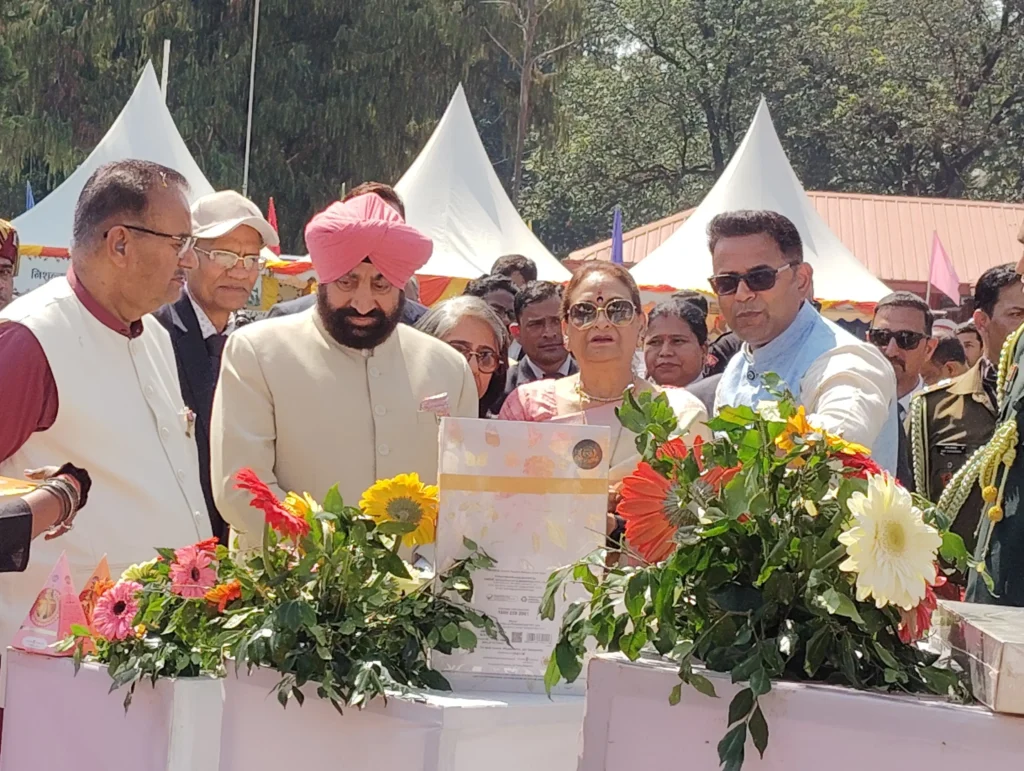 राजभवन फूल प्रदर्शनी में प्रदर्शित हुआ प्रभु श्रीराम सांस्कृतिक पुष्प घाटी