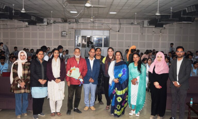 वीरा फाउंडेशन द्वारा उत्तरांचल पीजी कॉलेज में मासिक धर्म स्वास्थ्य और स्वच्छता पर कार्यशाला का आयोजन