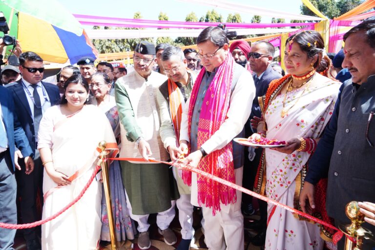 मुख्यमंत्री पुष्कर सिंह धामी ने नगर निगम देहरादून द्वारा आयोजित होली मिलन कार्यक्रम में किया प्रतिभाग