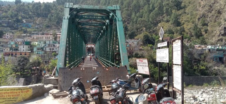 परखाल पुल पर धीमी गति से चल रहा मरम्मत कार्य से लोगों में मायूसी और आक्रोश