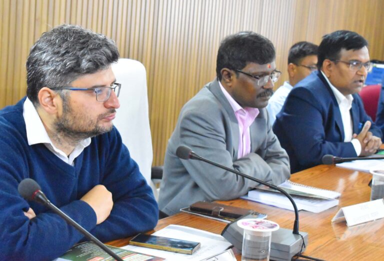 रजिस्ट्रार जनरल यूसीसी डॉ वी.षणमुगम की अध्यक्षता में जिला सभागार में यूसीसी को लेकर अहम बैठक हुई आयोजित