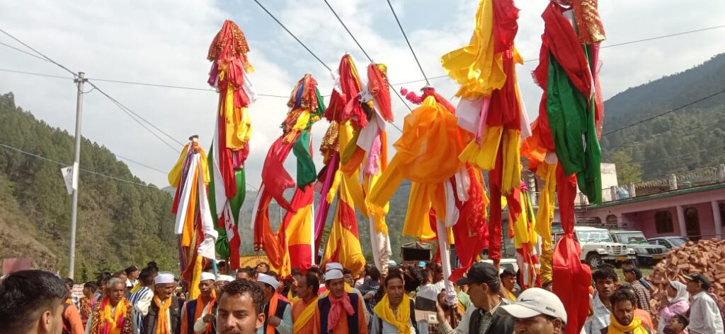 पिंडर घाटी में देवी-देवताओं के स्नान के साथ बैसाखी कौथीकों की शृंखलाओं का हुआ आगाज
