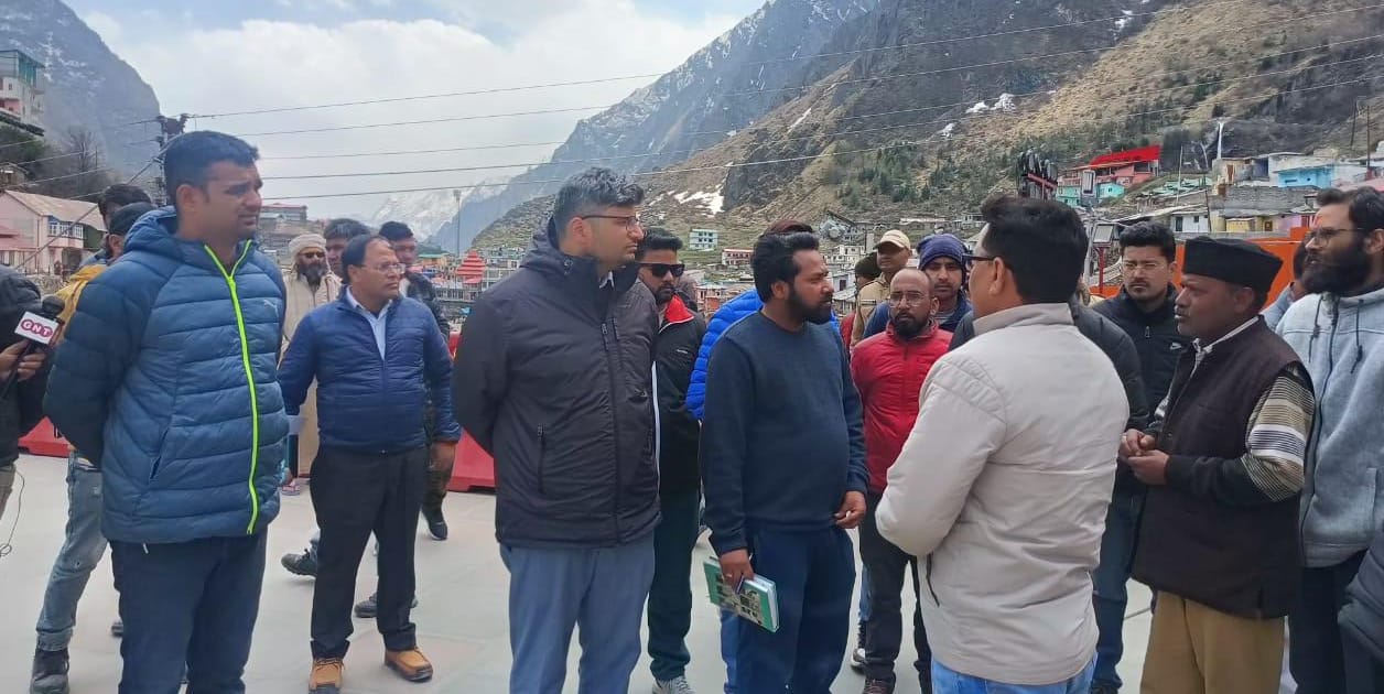 जिलाधिकारी ने बद्रीनाथ धाम में मास्टर प्लान के कार्यों का किया स्थलीय निरीक्षण, कार्य पूर्ण करने के निर्देश