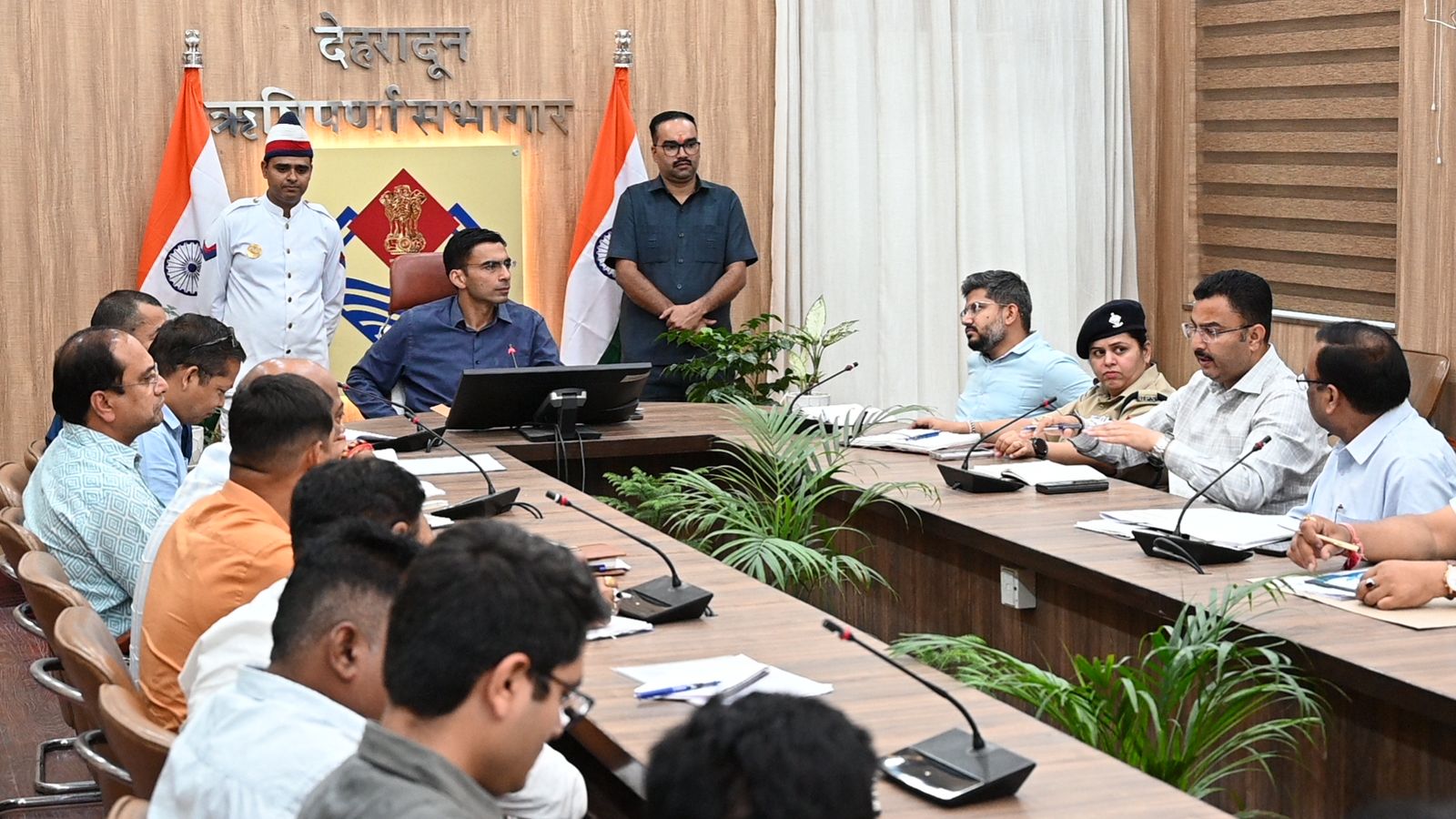जन्म मृत्यु पंजीकरण में पब्लिक का हरासमेंट स्वीकार्य नहींः जिलाधिकारी देहरादून