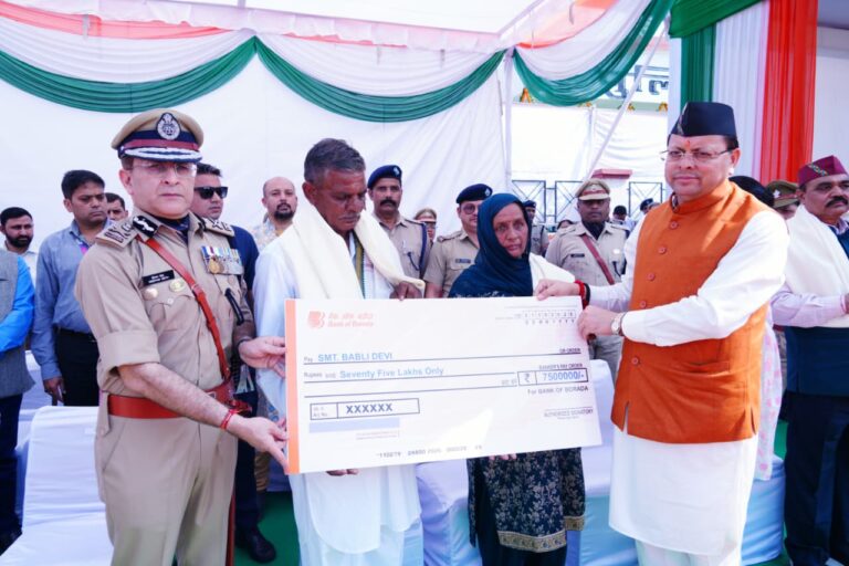 मुख्यमंत्री पुष्कर सिंह धामी ने पुलिस स्मृति दिवस परेड के अवसर पर आयोजित कार्यक्रम में किया प्रतिभाग