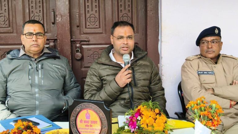 गांवों के विकास और आजीविका बढ़ाने पर जिलाधिकारी ने की समीक्षा बैठक