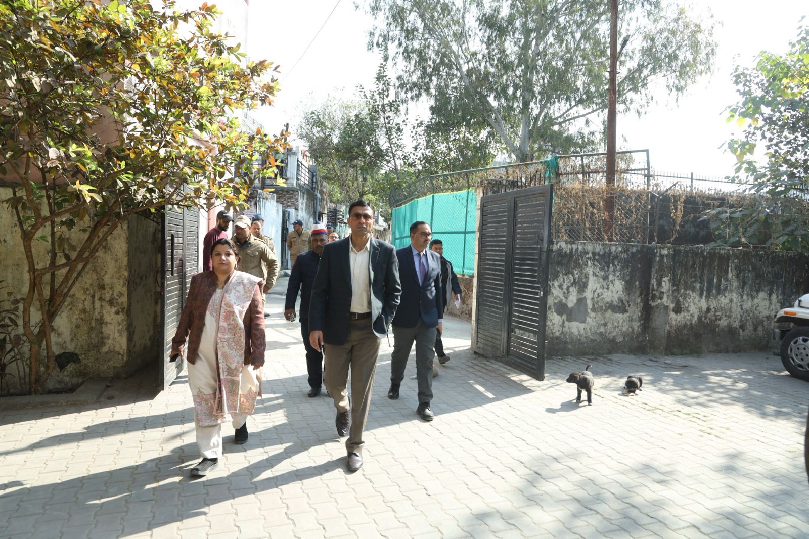 रैनबसेरों में शौचालय, पेयजल, प्रकाश, बिस्तर सहित अन्य आवश्यक मूलभूत सुविधाएं रहें उपलब्धः डीएम देहरादून