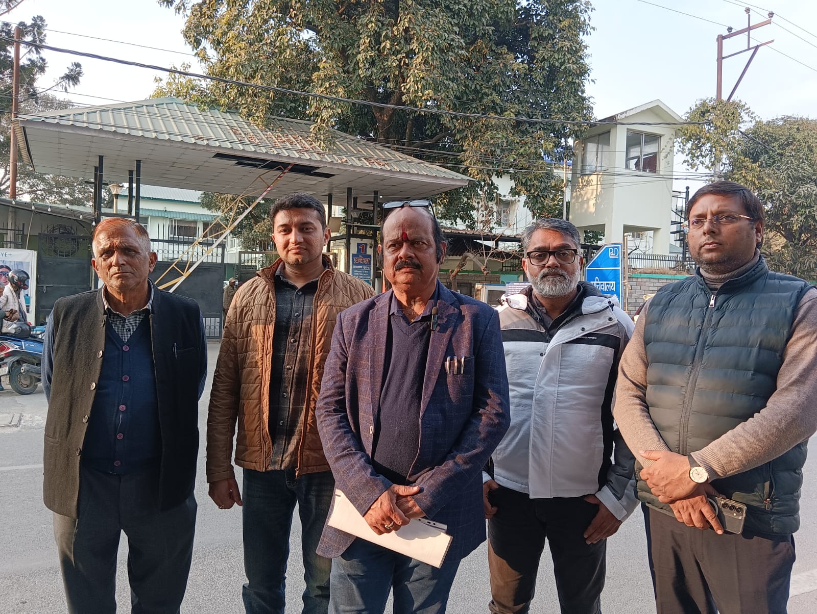 देवभूमि जल शक्ति कांट्रेक्टर वेलफेयर एसोसिएशन ने डॉ. रणवीर सिंह चौहान, पे जल सचिव से मुलाकात की एवं दिया ज्ञापन