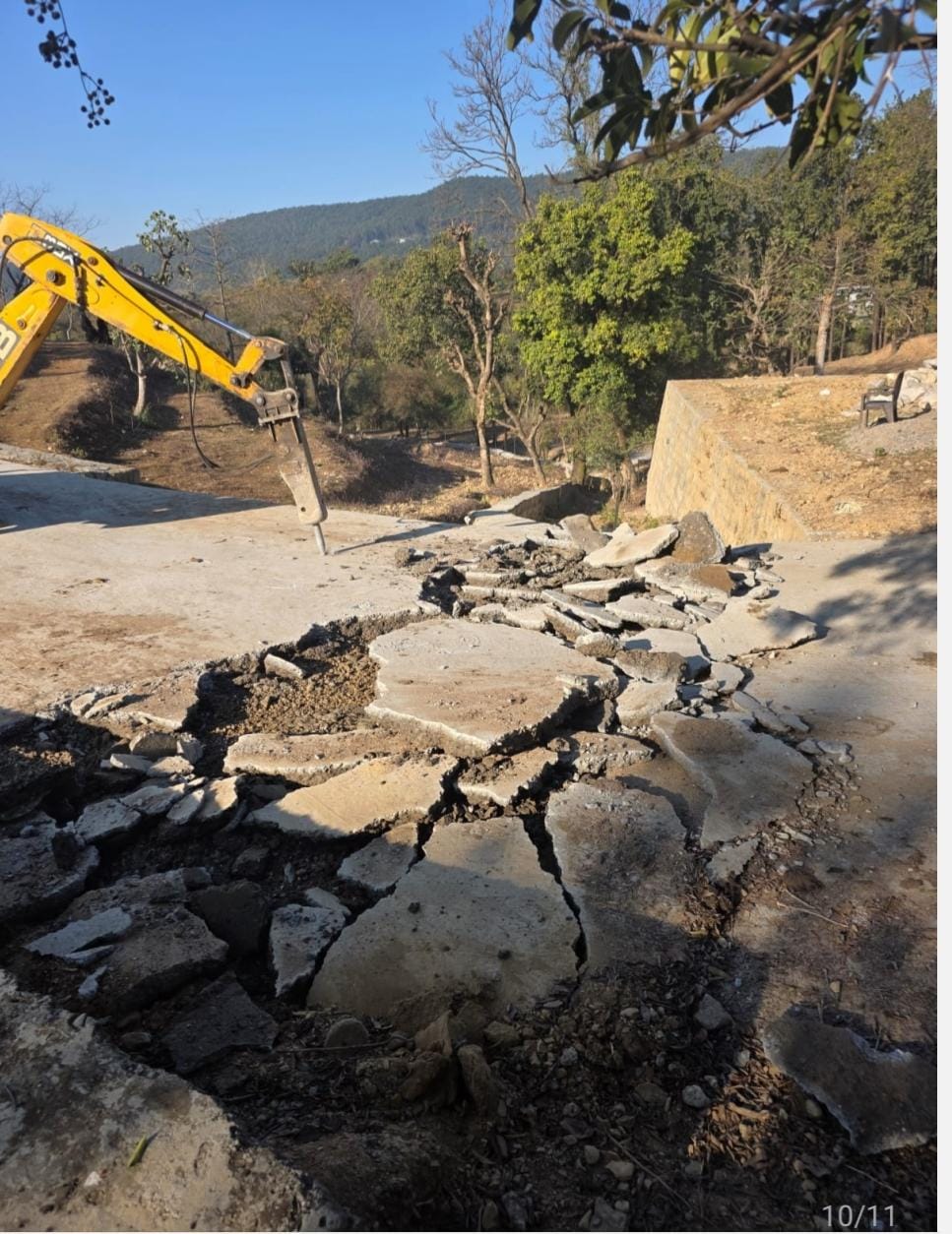 अवैध प्लांटिंग; सरकारी सम्पतियों में अतिक्रमण पर डीएम सख्त; ध्वस्तीकरण अभियान शुरू