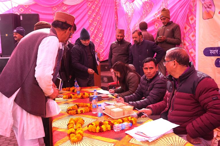 मुख्यमंत्री धामी का संकल्प, ज़मीनी अमलः चिल्हाड जनसेवा शिविर से मिली जनता को राहत