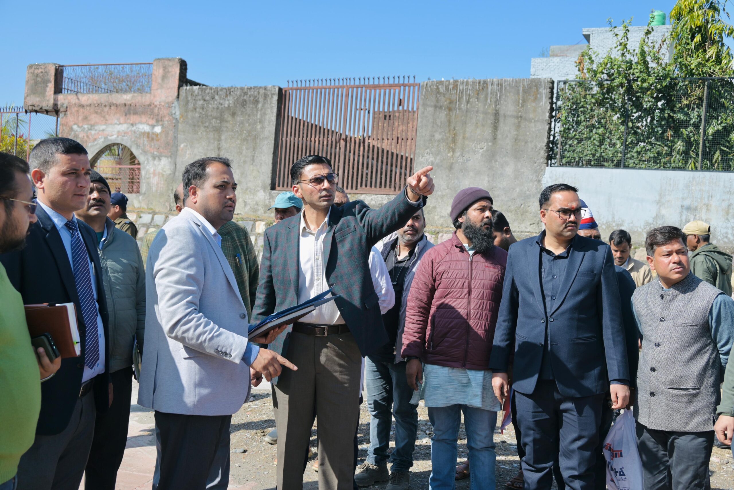 जिला प्रशासन की बड़ी कार्रवाई, गंगा में प्रवाहित हो रहे 14 भवनों का ग्रे-वाटर किया गया बंद