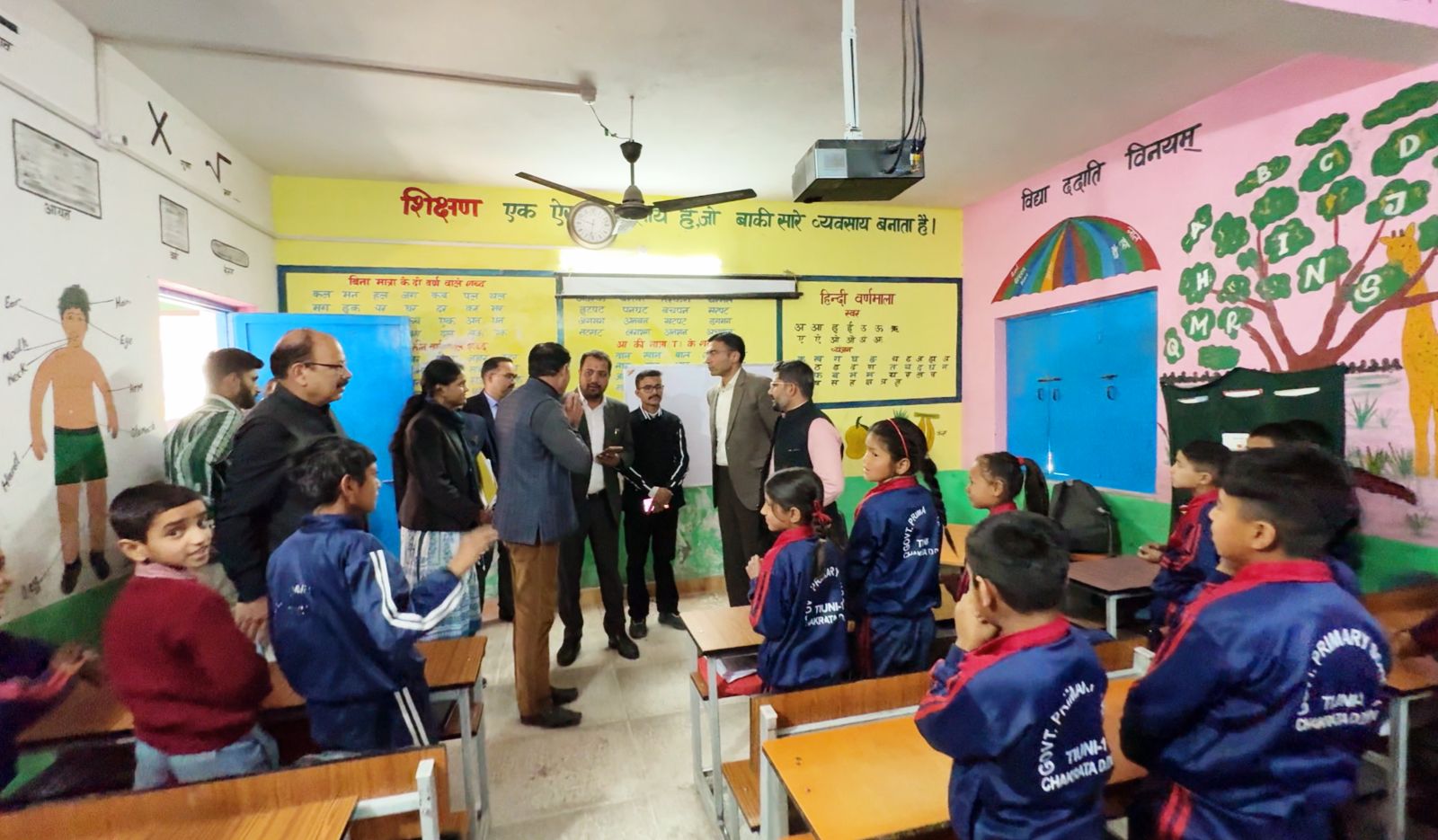 जिला प्रशासन ने 5 करोड़ सीएसआर फंड से जिले के सभी विद्यालय किये फर्नीचर युक्त