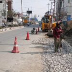 देहरादून जिला प्रशासन की सख्ती पर सड़क सुधारीकरण कार्य युद्धस्तर पर शुरू