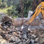 डीएम के निर्देश पर उप जिलाधिकारी न्याय कुमकुम जोशी के नेतृत्व में गल्ज्वाड़ी में बरसाती नाले पर अतिक्रमण ध्वस्त