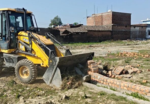 नियोजित विकास के लिए एमडीडीए का अभियान तेज, अवैध निर्माणों पर चला बुलडोजर