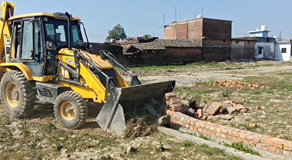 नियोजित विकास के लिए एमडीडीए का अभियान तेज, अवैध निर्माणों पर चला बुलडोजर