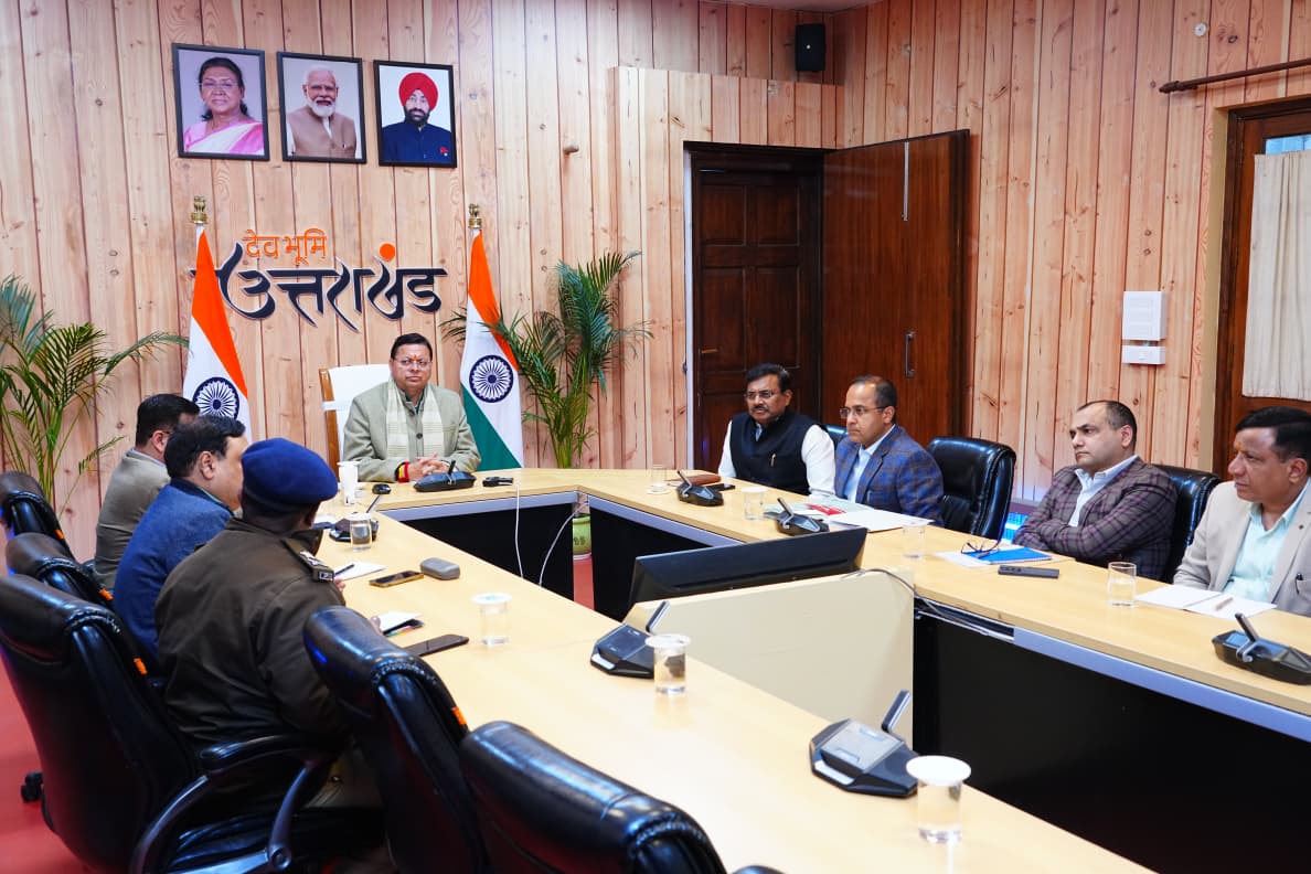 मुख्यमंत्री पुष्कर सिंह धामी ने कानून व्यवस्था को लेकर उच्च स्तरीय बैठक ली