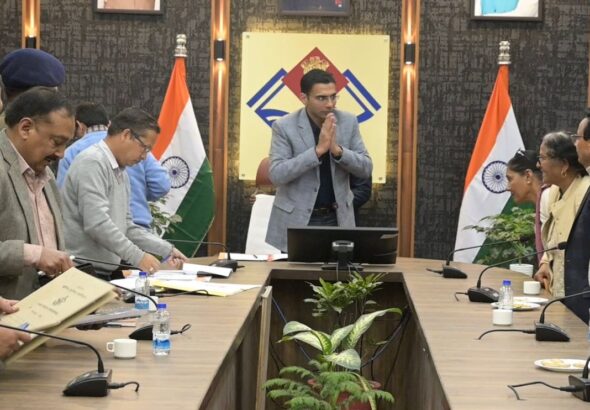 आप हमारे राज्य निर्मातागण; आपकी समस्याओं का निस्तारण करना शासन-प्रशासन का परम दायित्वः डीएम सविन बंसल