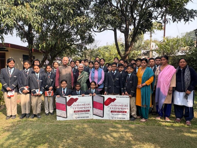 एडीफाई वर्ल्ड स्कूल के छात्र-छात्राओं ने सीखें हथकरघा एवं हस्तशिल्प की बारीकियां