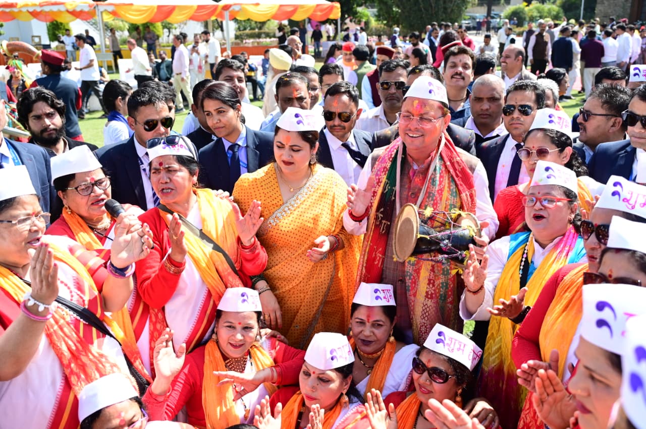 मुख्यमंत्री आवास में पारंपरिक उल्लास के साथआयोजित हुआ होली मिलन समारोह