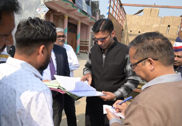 डीएम सविन बंसल का बड़ा एक्शन: रुड़की के सेंट्रल गोदाम पर छापेमारी, नौनिहालों के राशन में भारी अनियमितताएं उजागर