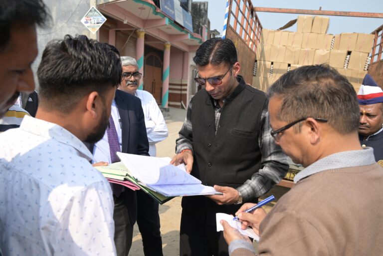 डीएम सविन बंसल का बड़ा एक्शन: रुड़की के सेंट्रल गोदाम पर छापेमारी, नौनिहालों के राशन में भारी अनियमितताएं उजागर