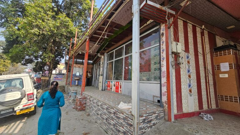 अवैध निर्माणों पर एमडीडीए की सख्त कार्रवाई, दो व्यवसायिक निर्माण सील