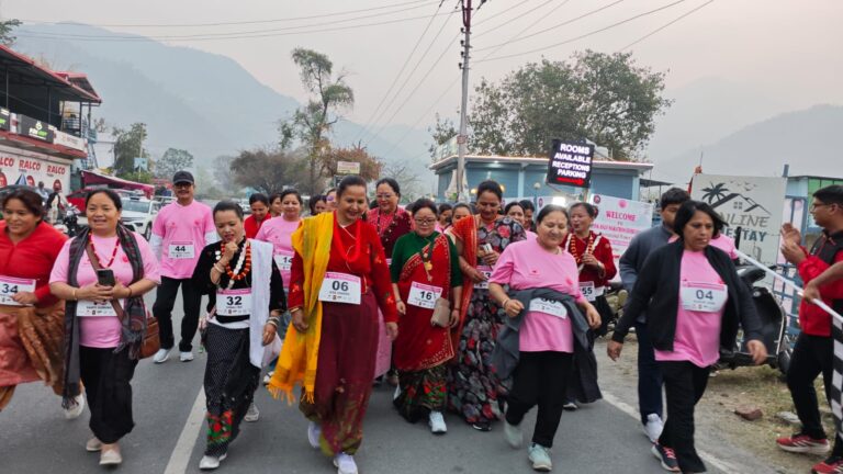 देहरादून में अंतरराष्ट्रीय महिला दिवस पर पिंक हाफ मैराथन 1.0 में 800 धावकों ने लगाई दौड़