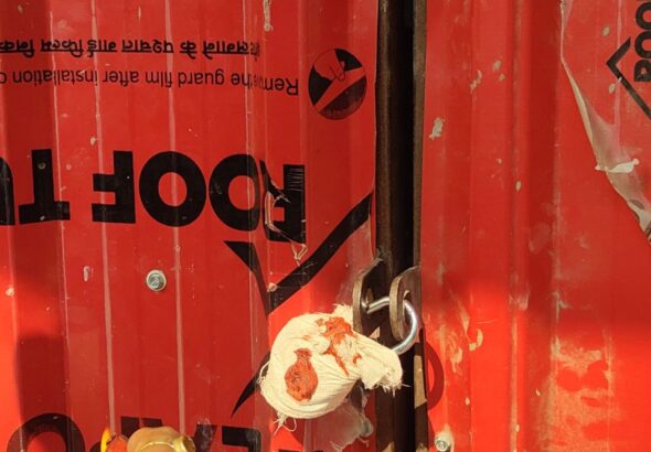 स्वीकृत मानचित्र के अनुरूप नहीं हो रहा था निर्माण, शिकायत के बाद टीम ने मौके पर पहुंचकर रोका काम