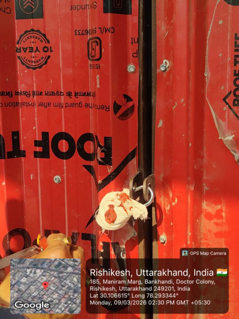 स्वीकृत मानचित्र के अनुरूप नहीं हो रहा था निर्माण, शिकायत के बाद टीम ने मौके पर पहुंचकर रोका काम