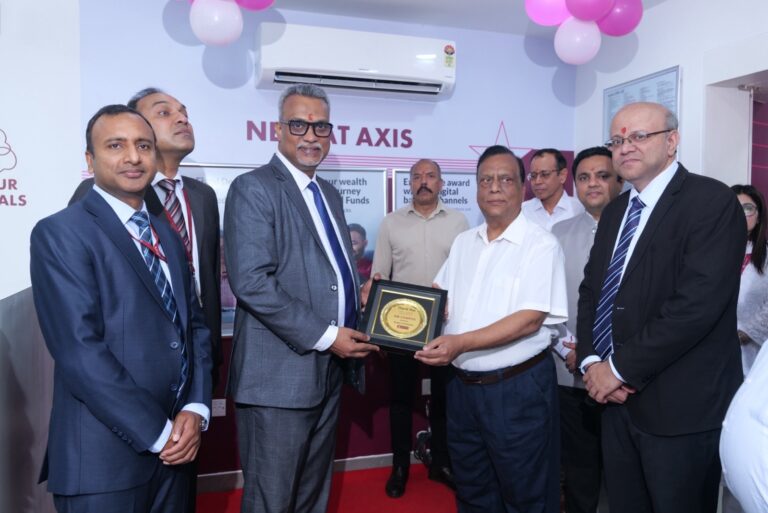 एक्सिस बैंक ने आईआईएम काशीपुर में खोली पहली ऑन-कैंपस शाखा