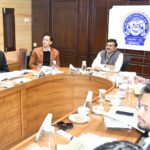 निर्माणाधीन परियोजनाओं को समय पर पूरा करें विभाग ताकि निर्माण कार्यों में लागत न बढ़े-मुख्य सचिव