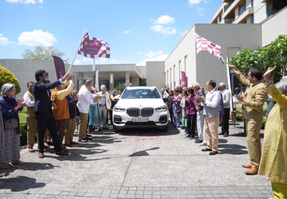 60 की उम्र के बाद नई शुरुआत: अंतारा देहरादून के वरिष्ठ दंपति 16,000 किमी की ड्राइव पर लंदन के लिए रवाना