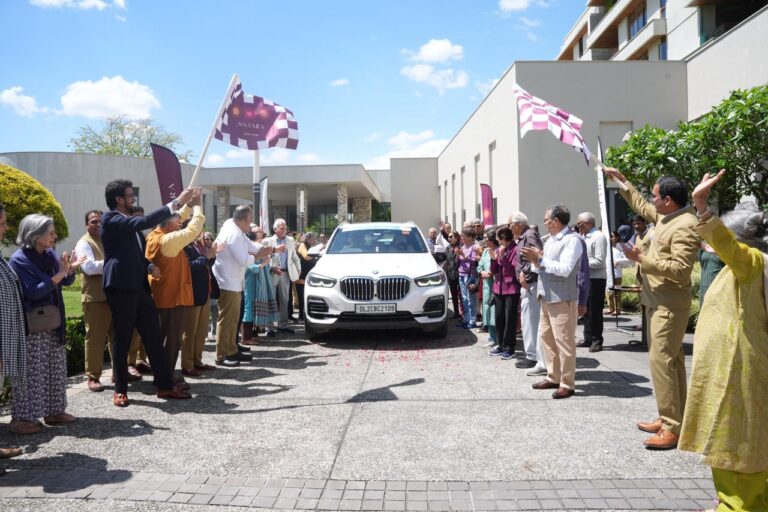 60 की उम्र के बाद नई शुरुआत: अंतारा देहरादून के वरिष्ठ दंपति 16,000 किमी की ड्राइव पर लंदन के लिए रवाना