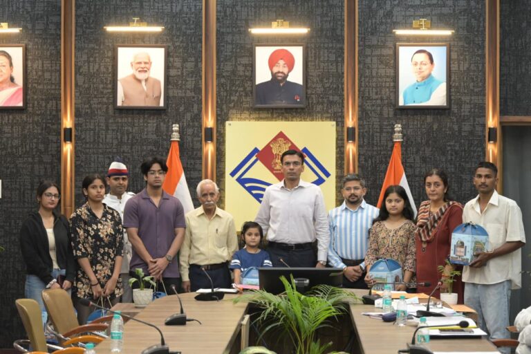  जिलाधिकारी सविन बंसल ने पीएम केयर्स चिल्ड्रन योजना के अंतर्गत लाभार्थी बच्चों से किया संवाद