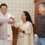 मुख्यमंत्री पुष्कर सिंह धामी ने मुख्य सेवक सदन में प्रदेश के विभिन्न जनपदों से आए लोगों की समस्याओं को सुना