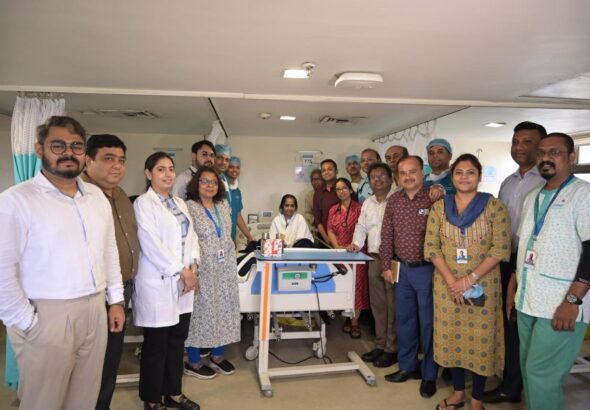 मणिपाल हॉस्पिटल ने उन्नत ईसीएमओ सपोर्ट के जरिए गंभीर फेफड़ों की विफलता से जूझ रही 60 वर्षीय महिला की जान बचाई