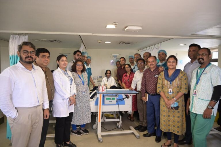 मणिपाल हॉस्पिटल ने उन्नत ईसीएमओ सपोर्ट के जरिए गंभीर फेफड़ों की विफलता से जूझ रही 60 वर्षीय महिला की जान बचाई