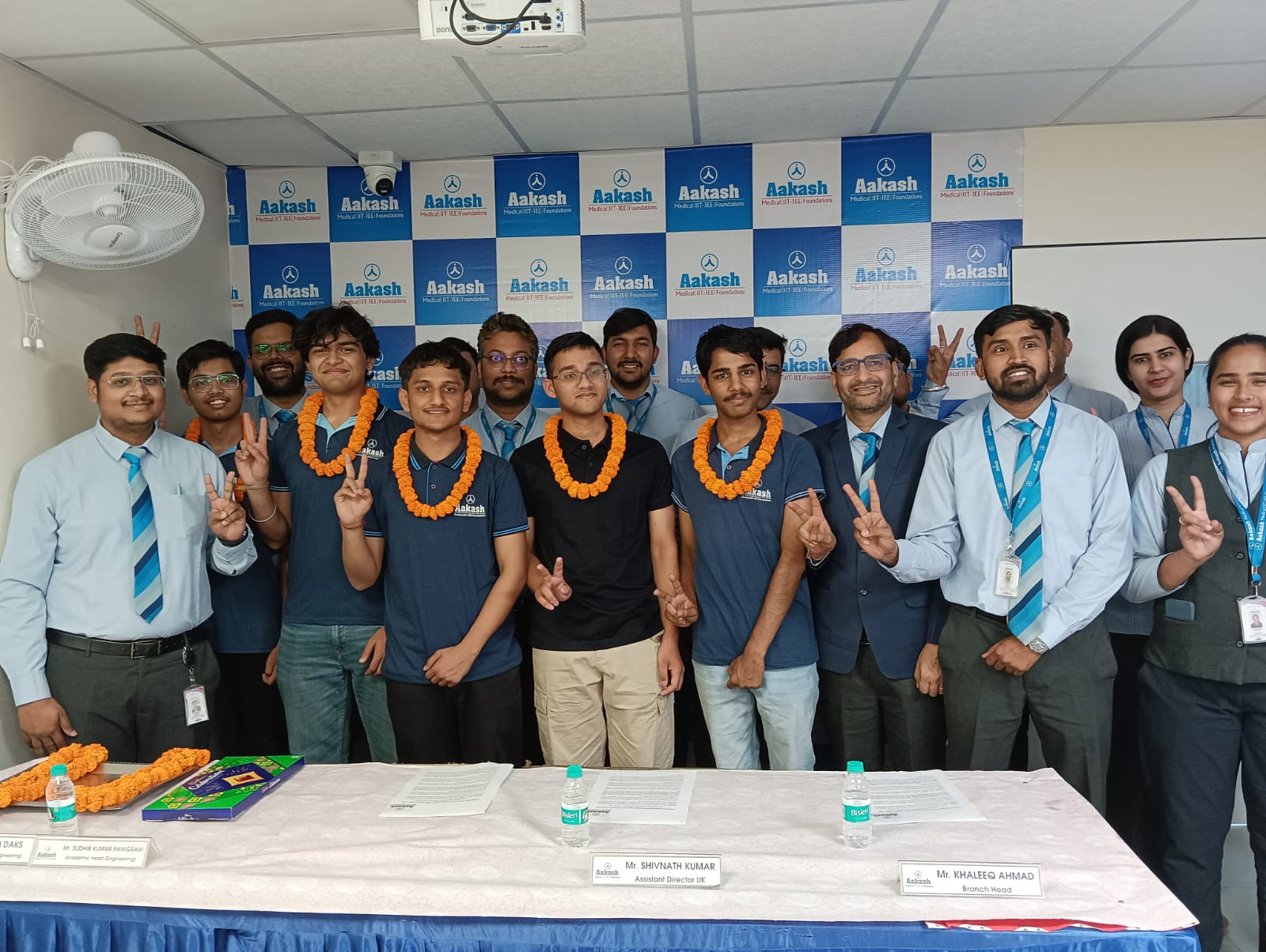 आकाश एईएसएल देहरादून के स्टूडेंट्स ने जेईई एडवांस्ड 2026 में लहराया परचम, वेदांश बहुगुणा बने सिटी टॉपर