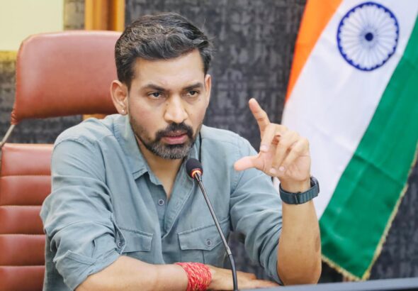स्मार्ट सिटी परियोजनाओं की प्रगति, हैंडओवर की स्थिति एवं संचालन-अनुरक्षण कार्यों की डीएम ने की समीक्षा