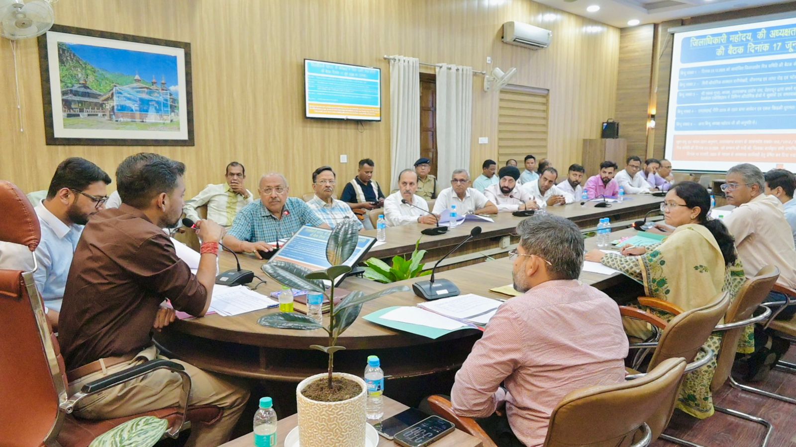 उद्योग मित्रों की समस्याओं का समाधान करना जिला प्रशासन की प्राथमिकताः डॉ आशीष चौहान