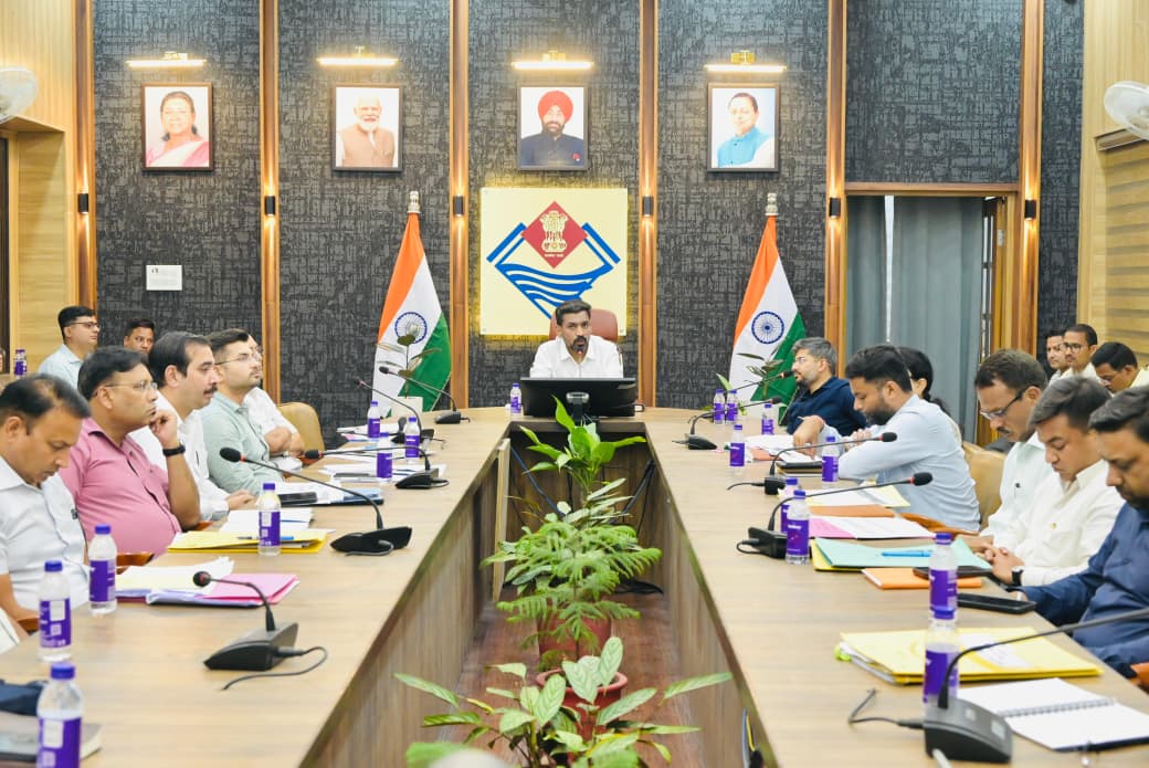 रेन वाटर हार्वेस्टिंग से ओवरब्रिज तक, विकास कार्यों की समीक्षा में डीएम ने दिखाई सख्ती; धीमी प्रगति पर अधिकारियों को चेतावनी