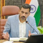 अलर्ट मोड पर प्रशासन: डीएम ने मानसून और डेंगू से निपटने के लिए अधिकारियों को सौंपी जवाबदेही, 'जीपीएस युक्त जेसीबी' तैनात करने के निर्देश