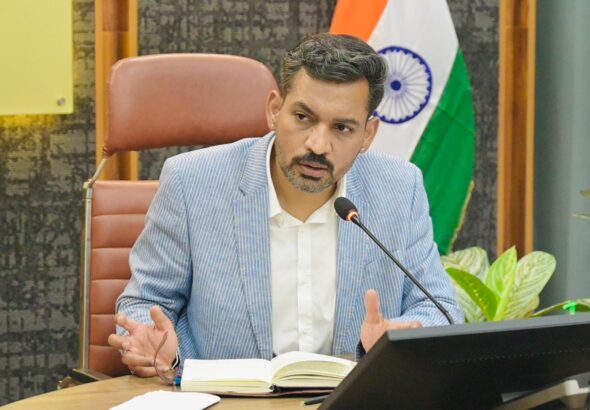 अलर्ट मोड पर प्रशासन: डीएम ने मानसून और डेंगू से निपटने के लिए अधिकारियों को सौंपी जवाबदेही, 'जीपीएस युक्त जेसीबी' तैनात करने के निर्देश